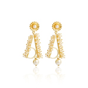 Pendientes de Aro de Latón con Flores Verdes, Bañados en Oro de 22K, Forma de Bola, Estilo Vintage Indio, Hechos a Mano, Joyería Étnica, Regalo para Mujer - Product Image 1