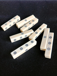 Dés en os polis faits à la main, artisanaux indiens, écologiques, forme carrée moderne, pièces de jeu artisanales naturelles, objets d'art de collection pour jeux de dés - Product Image 4