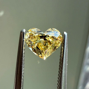 Diamant de laboratoire en vrac, taille brillant cœur, 1,50 carat, clarté VS1, jaune vif fantaisie, certifié IGI, excellente taille, vente en gros - Product Image 2