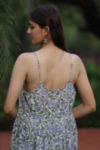 Robe indienne élégante en coton faite à la main, robe de soirée à la mode pour femme, tenue d'été pour mariée, cadeau personnalisé, robe en solde - Product Image 2