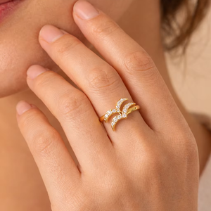 Anillo de Oro con Signo del Zodíaco Acuario, Joyería con Diamantes CZ, Regalo para Ella con la Piedra de Nacimiento de Enero/Febrero - Product Image 1