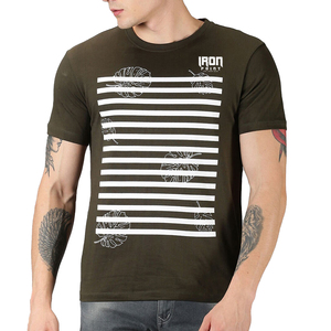 Camiseta de manga corta verde oliva para hombre con estampado de hojas a rayas blancas, cuello redondo informal, disponible en todos los colores. - Product Image 5