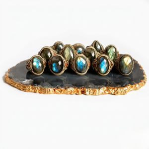 Bague en pierre précieuse de labradorite facettée de qualité supérieure |   Bijoux en cristal naturel Flash Crystal |   Idée cadeau pour femme : bague en pâte polymère bohème |   2026 - Product Image 5