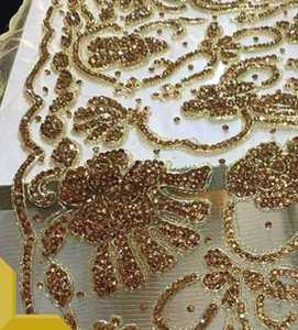 Tissu en dentelle de luxe brodé à la main avec strass dorés et perles, fleurs 3D en cristal lourd sur tulle pour robe de mariée - Product Image 1