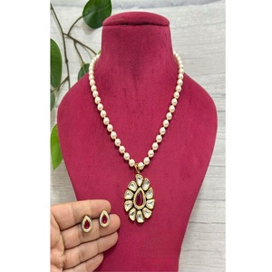 ชุดสร้อยคอพร้อมต่างหูประดับมอยส์ซาไนต์ชุบทองเหลืองคุณภาพพรีเมียมสุดหรู สำหรับผู้หญิง เหมาะสำหรับงานแต่งงาน ทันสมัย ดีไซน์แบบดั้งเดิม เป็นของขวัญ - Product Image 1