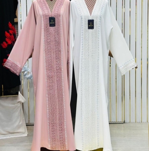 Abaya Modeste de Dubaï à Manches Longues Perlée et Pailletée, Traditionnelle, Faite à la Main, pour Mariage, en Polyester Respirant, Col en V – Grande Vente - Product Image 5