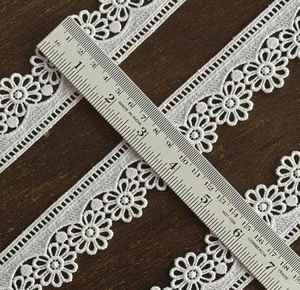 Encaje de algodón importado con acabado impecable y calidad de tela duradera para marcas de moda. - Product Image 3