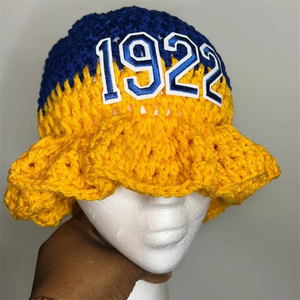 หมวกบีนนี่ถักโครเชต์สีน้ำเงินรอยัลและสีทอง พร้อมลายกราฟิกปี 1922 ขอบพับได้ อุ่นสบาย ทำด้วยมือ เหมาะสำหรับฤดูหนาว สไตล์สตรีทแวร์ - Product Image 1