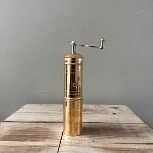 Molinillo de especias metálico con acabado en cobre para uso doméstico, mecanismo manual, molinillo de pimienta, diseños personalizables, precio al por mayor - Product Image 2