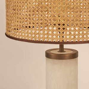 Lámpara de Mesa de Mármol de Lujo con Pantalla de Mimbre Tejida a Mano, Brillo Cálido Ambiental y Estilo Contemporáneo Elegante para el Hogar - Product Image 4