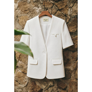 Blazer blanc élégant pour femmes du Vietnam, manches courtes, un bouton, tenue de bureau décontractée, Spandex/Polyester, ODM OEM JAYCE - Product Image 5