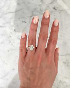 Bague de fiançailles ovale en diamant de laboratoire, or massif 14K 18K, sertie halo, solitaire minimaliste, pour demande en mariage et anniversaire, prix d'usine - Product Image 5