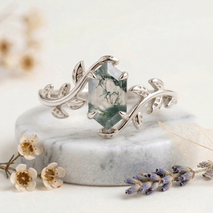 Anillo de Compromiso Hexagonal Inspirado en el Bosque con Diamantes Cultivados en Laboratorio y Piedras Laterales, Joyería Fina Estilo GIA - Product Image 1