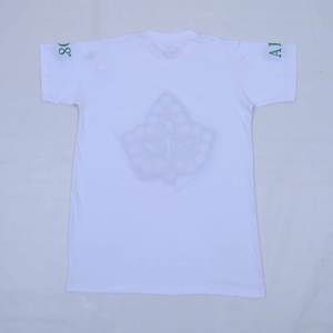 T-shirts pour femmes de qualité supérieure avec logo personnalisé, col rond, manches courtes, devant avec broderie en chenille - Product Image 2