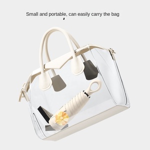 Mini Paraguas Plegable Negro con Protección Solar, 6 Varillas, Mango con Diseño de Corazón y Flores, Clásico, Pequeño, Portátil y Ligero para Viajes - Product Image 3