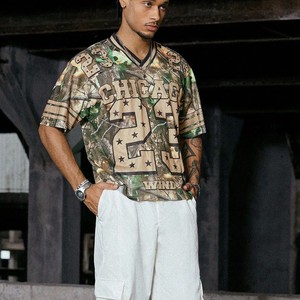 Camiseta Deportiva Oversize de Fútbol Americano con Estampado de Camuflaje, Estilo Y2K, Personalizable con Gráficos, Chicago 23, Estilo Vintage - Product Image 3