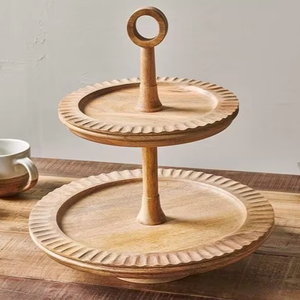 Soporte para Pastel de Madera Rústico Hecho a Mano de Lujo con Estilo Vintage y Moderno, Diseño Ecológico y Base de Pedestal Elegante - Product Image 1