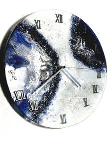 Horloge murale en résine, élégance classique, horloge murale en bois et résine pour une pièce décorative unique, en provenance d'Inde - Product Image 4