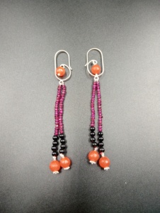 Boucles d'oreilles pendantes classiques en laiton plaqué or style bohème, perles corail violettes, style pompon, bijoux de mariage pour femme, imitation perle, nœud papillon - Product Image 4