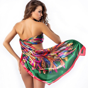 Sciarpa Quadrata in <span class=keywords><strong>Seta</strong></span> Satinata con Logo Personalizzato e Motivo a Piume Verdi 90cm per Abbigliamento e Decorazione - Product Image 1