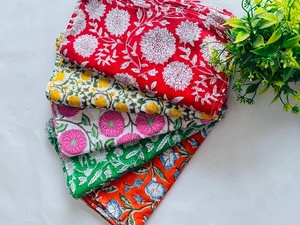 Ensemble de serviettes carrées assorties de haute qualité blocs à main imprimés pour la décoration de table de mariage et l'utilisation de tapis - Product Image 5