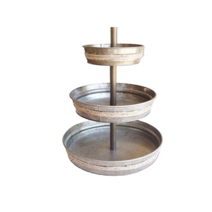 Support à gâteau en métal à trois niveaux, plateau de service multi-étages, réutilisable, lavage à la main uniquement, support de service pour cupcakes et pâtisseries pour les fêtes - Product Image 2