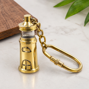 Llavero de Faro de Latón Hecho a Mano, Anillo de Llaves Náutico con Faro, Amuleto Marítimo Vintage, Regalo para Viajeros, Marineros y Amantes del Océano - Product Image 4