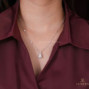 Colgante de diamante cultivado en laboratorio con corte de pera, certificado IGI, con bisel de diamantes redondos y cadena de oro de 18 quilates, joyería fina para niñas. - Product Image 4
