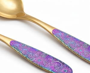 Ensemble de couverts plaqués or avec manches à motifs violets, compatibles lave-vaisselle, couverts élégants pour mariage et usage en cuisine - Product Image 2
