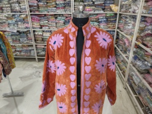 Veste longue en velours orange avec applique florale violette, col montant, manches longues, vêtements d'extérieur pour femmes pour l'hiver - Product Image 2