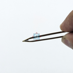 Pinzas para Cejas Chapadas en Oro con Punta Inclinada, Estilo Clásico, Duraderas, Ligeras, para Uso Profesional - Product Image 6