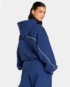 Ensemble de survêtement tendance pour femme, bleu marine, à capuche, coupe ample, longueur intégrale, couleur unie, poches latérales, 100% coton, avec passepoil. - Product Image 6