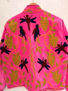 Veste en velours brodée motif oiseau et libellule, style artistique et mode, thème jardin, art populaire, manteau bohème - Product Image 4