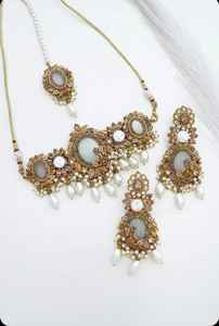 Collection de bijoux de mariage indiens et pakistanais en promotion : Collier ras-du-cou et boucles d'oreilles tendance, parures de bijoux de haute qualité pour femmes - Product Image 5