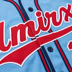 Camiseta de Béisbol Azul Cielo Personalizada con Nombre y Número Bordados en Rojo, Camiseta de Softbol para Hombre con Botones Completos y Tela Tackle Twill - Product Image 6