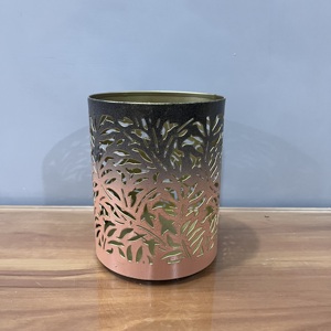 Portavelas Votivo de Hierro Cilíndrico V810 de Diseño Artesanal, Decoración para el Hogar - Product Image 3