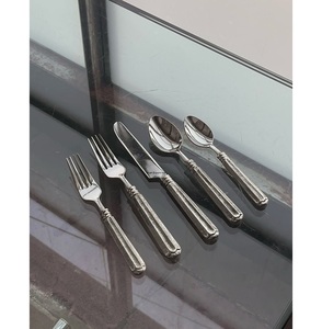 Ensemble de couverts vintage 5 pièces en acier plaqué, design élégant, manches argentées, pour la maison, les hôtels, le camping et les dîners. - Product Image 1