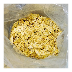 Chips de bananes séchées, produites à partir de fruits locaux sucrés, idéales pour les ingrédients de boulangerie et les collations de l'après-midi au Vietnam. - Product Image 1