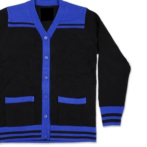 Cardigan en tricot uni style universitaire pour fraternité grecque, en laine/acrylique, anti-plis, respirant, hiver, avec patchs personnalisés sur le devant, vente en gros - Product Image 3