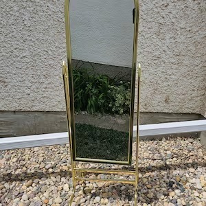 Miroir sur pied de forme incurvée avec base mobile, miroir de sol moderne pour la maison, la chambre et le studio, fabriqué à la main en Inde - Product Image 3