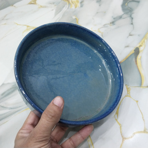 Assiette de service en céramique bleu océan profond pour la restauration moderne et le service, aspect émaillé à la main, en grès, idéale pour la maison et l'hôtellerie - Product Image 3