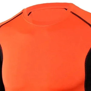 Chemises de compression conçues pour l'entraînement et le sport, avec des matériaux extensibles et un tissu respirant pour les activités quotidiennes - Product Image 4