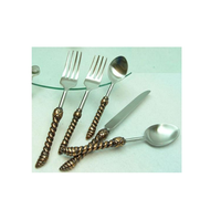 Ensemble de couverts de luxe 5 pièces en acier inoxydable avec manche floral, couteau, fourchette et cuillère, design or et argent orné, compatible lave-vaisselle