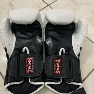 Fair <b>Tex</b> Customized Muay Thai Boxing Gloves Sparring Kickboxing Training PU Leather High Quality Waterproof Breathable - Product Image 5