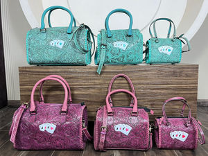 Ensemble de sacs de voyage en cuir véritable fait main de qualité supérieure, motif floral rose, design de carte, bandoulière assortie, ensemble combiné rapide de 3 pièces - Product Image 5