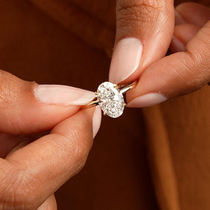 Anillo de compromiso de lujo para mujer con diamante sintético cultivado en laboratorio de 2 quilates, corte ovalado, oro amarillo, certificado IGI - Product Image 4