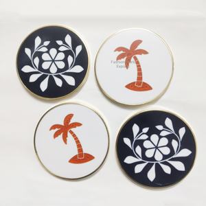 Juego de Posavasos Modernos de Resina con Diseño de Palmera Naranja y Borde Dorado Elegante para una Decoración del Hogar con Estilo - Product Image 3