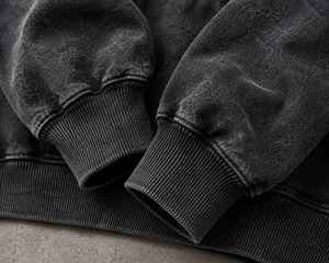 Sweat à capuche unisexe personnalisé, coupe régulière, avec poches kangourou, broderie logo, effet vintage délavé, style streetwear hiver, grammage lourd - Product Image 4