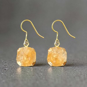 Boucles d'oreilles pendantes en citrine naturelle brute Ratnarachit, plaquées or 18 carats, sertissage canal, bijoux minimalistes en fil avec pierres précieuses, vente en gros - Product Image 1
