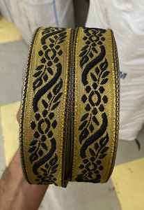 Dentelle dorée importée avec une finition soignée et une qualité de tissu durable pour les marques de mode. - Product Image 4